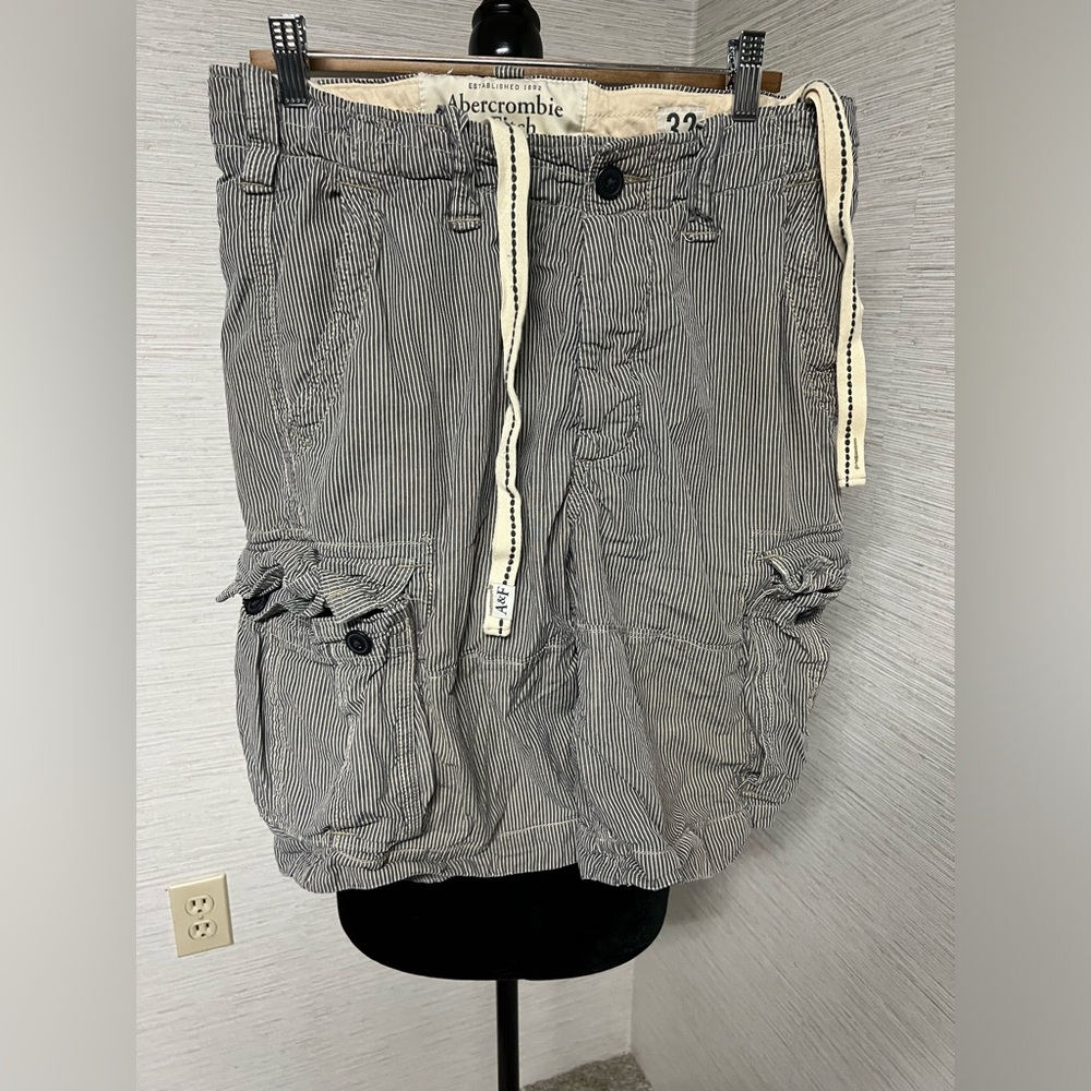 Men’s Abercrombie & Fitch Men’s striped cargo shorts - size 32